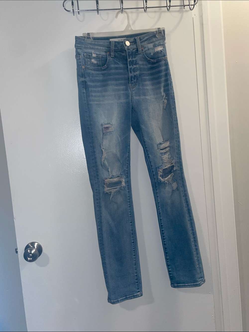 BKE Women's size 25 Skinny straight legged pants Distressed Jeans - Blue Wash